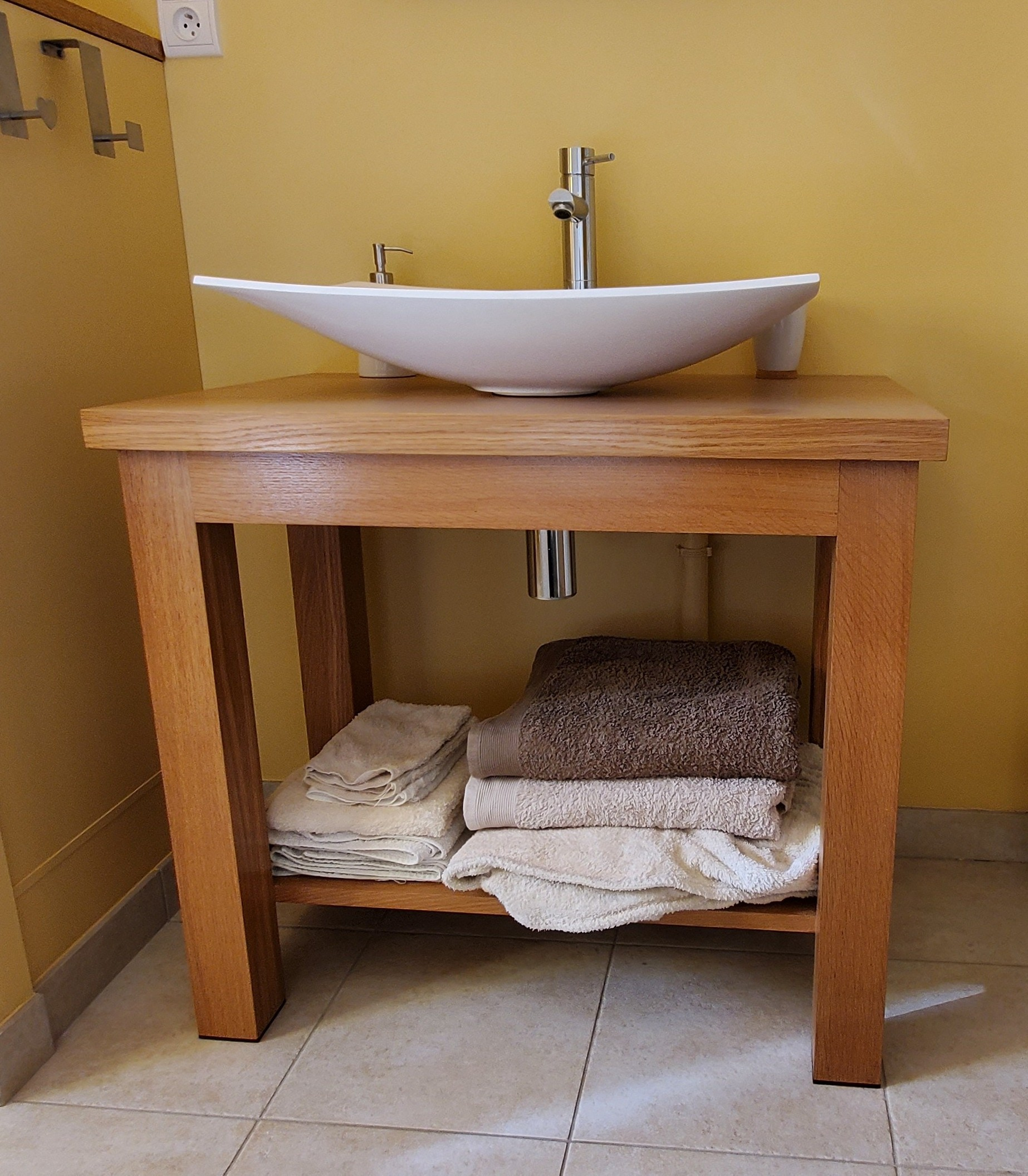 Meuble lavabo chêne verni