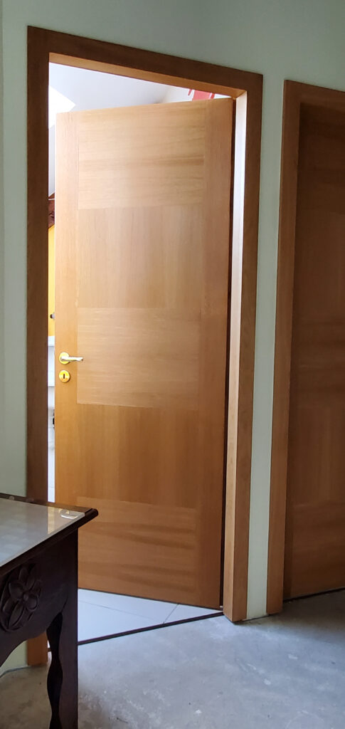 Porte d'intérieur en pose "après chantier"